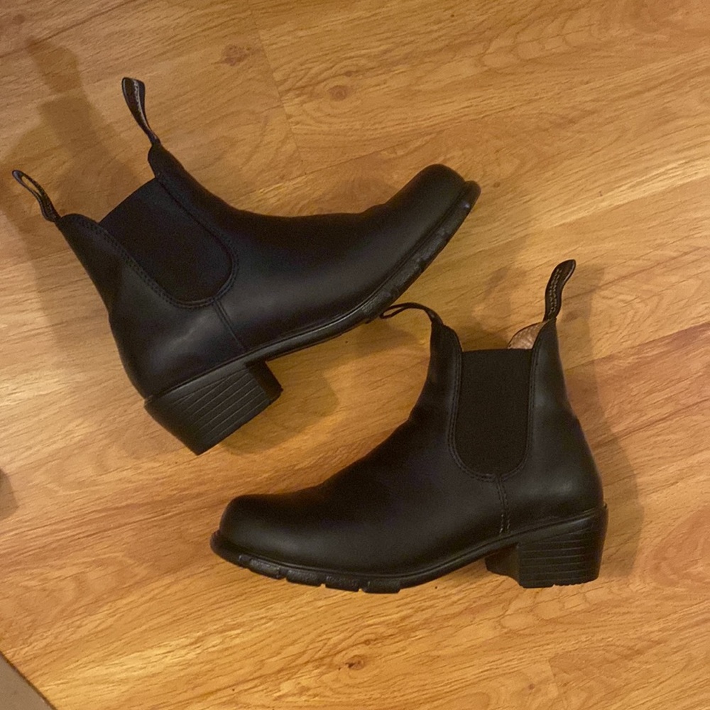 1671 Blundstones, Black heeled leather boots, size 8.5 US or 5.5 Australian/UK.